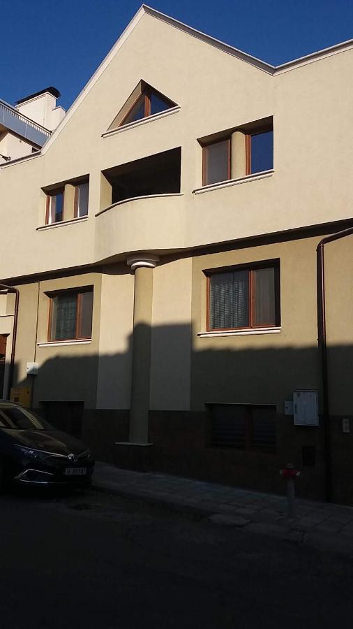 Нощувки Ботеви Shumen Exteriör bild
